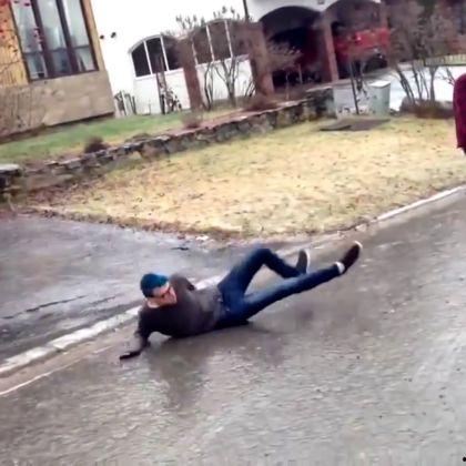 搞笑摔倒合集,让你瞬间忘却烦恼