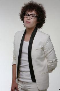 何奕资料,才华横溢的年轻艺术家，用镜头讲述时代故事